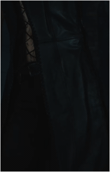 V {DMC}